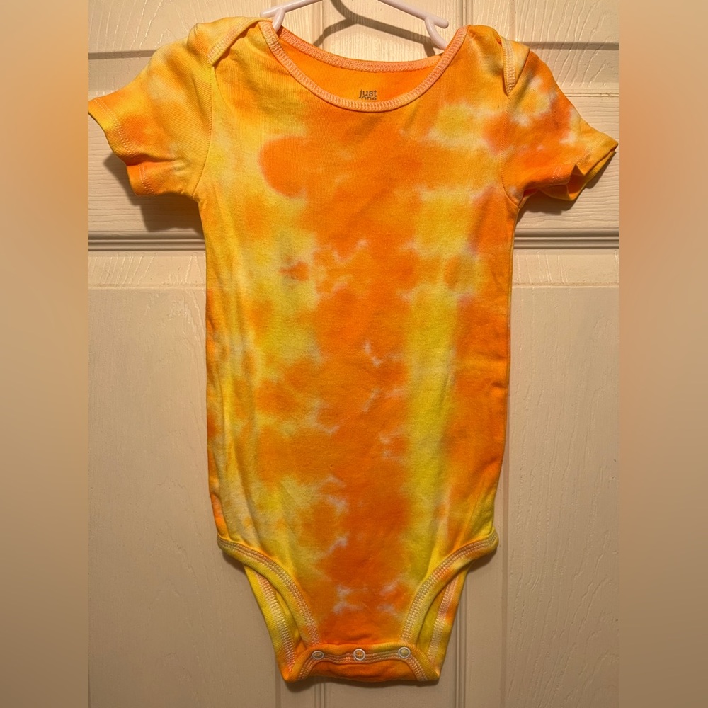 NWOT Tye Dye Onesie 24M unisex